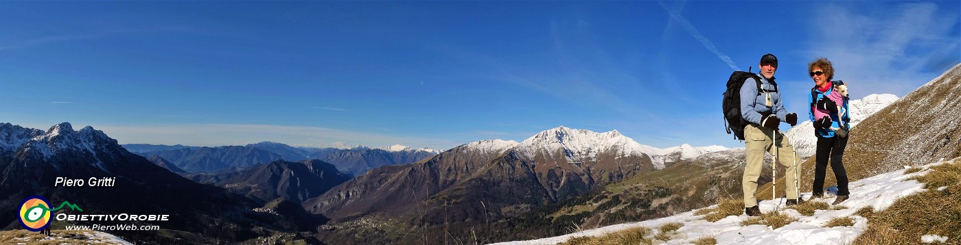28 Vista sulla conca di Oltre il Colle con Alben a sx e Menna ed Arera  a dx.jpg